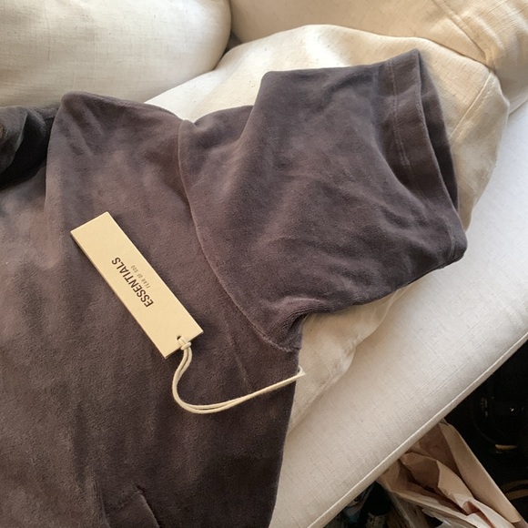 Essentials. NWT $69 - Picture 8 of 11